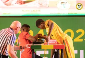 Lire la suite à propos de l’article Bras de Fer Sportif – Jeux Africains « Accra 2023 » : Emmanuella Marie Rose Laleye de nouveau en Or