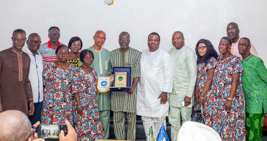 You are currently viewing Handball : Le président Sidikou Karimou communie avec ses anciens collègues handballeurs de Parakou