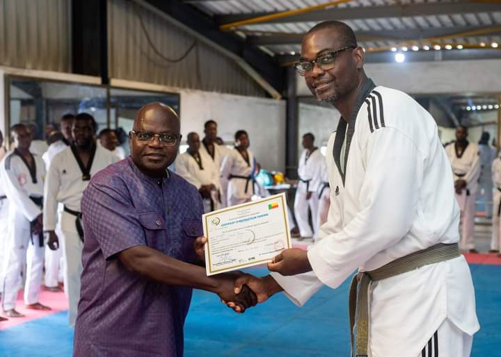 You are currently viewing Clôture de la formation des instructeurs de Taekwondo MUDO 2 à Cotonou : 79 nouveaux instructeurs certifiés