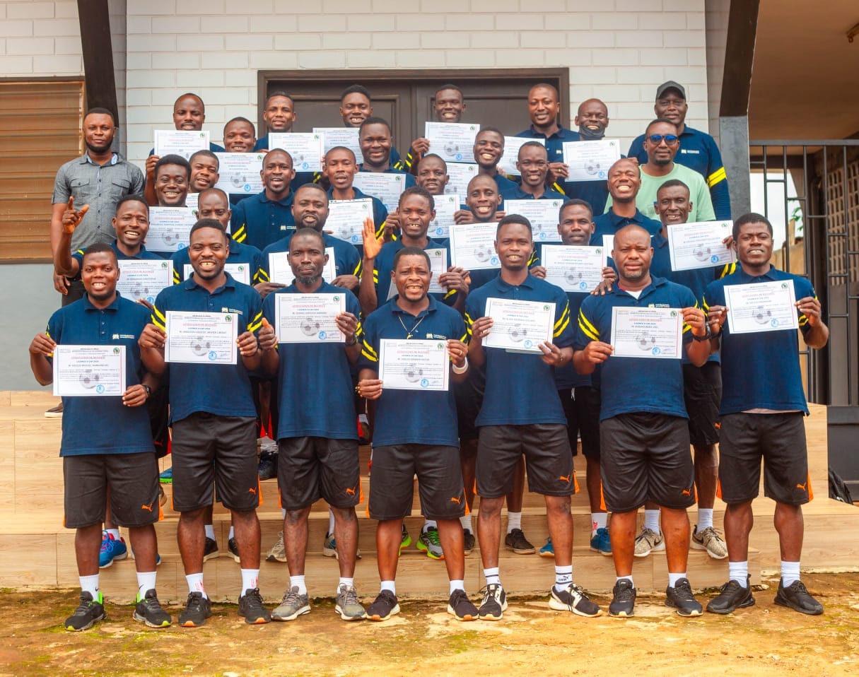 You are currently viewing Football: Une trentaine d’entraîneurs béninois obtiennent la Licence D/CAF pour renforcer le sport national