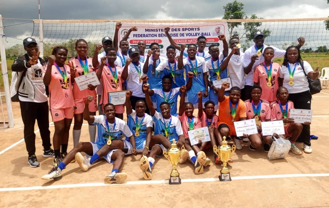 You are currently viewing Ligue nationale de volleyball 2025 : Étincelles et Héritières sacrés à Adjahonmey