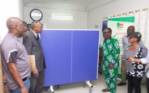 Lire la suite à propos de l’article Le Tennis de Table Béninois Reçoit un Appui Historique du CNOS BEN