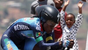Lire la suite à propos de l’article Cyclisme mondial : Ricardo Sodjèdé porte les couleurs du Bénin au Rwanda