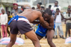 Lire la suite à propos de l’article Tournoi régional de lutte 2025 : Ouidah accueille l’élite ouest-africaine