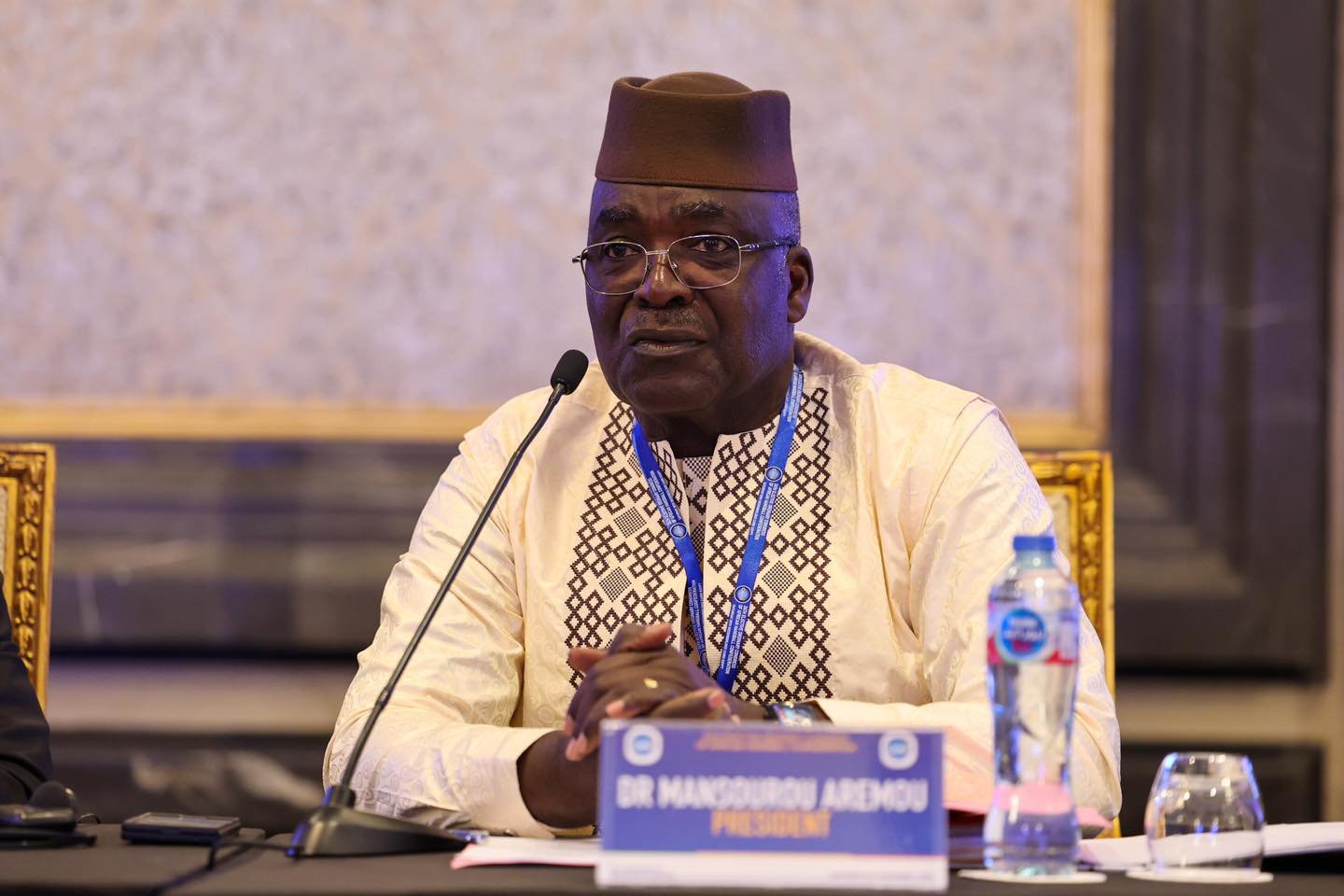 You are currently viewing CAHB : Mansourou Aremou reconduit à la tête du handball africain