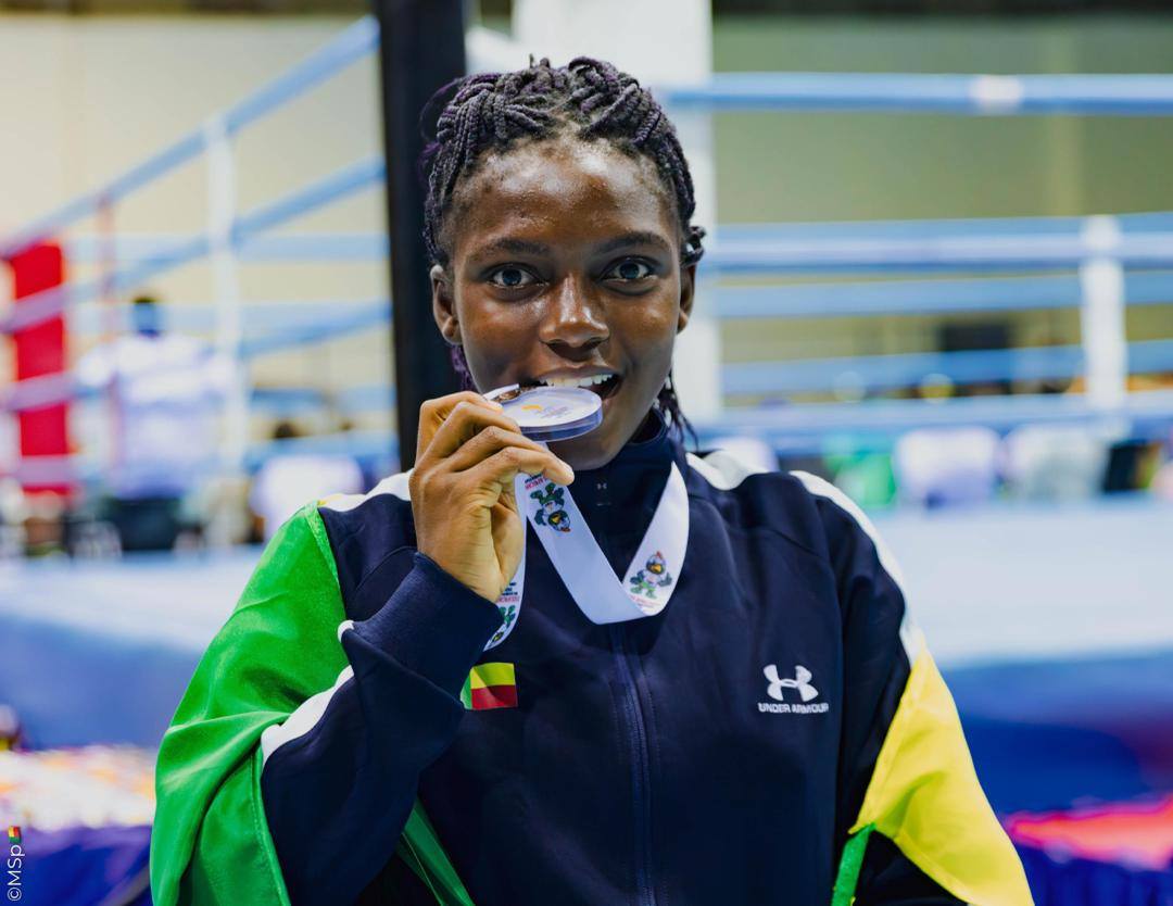 Lire la suite à propos de l’article Boxe : Élisabeth Salanon médaillée de bronze aux Jeux africains 2025