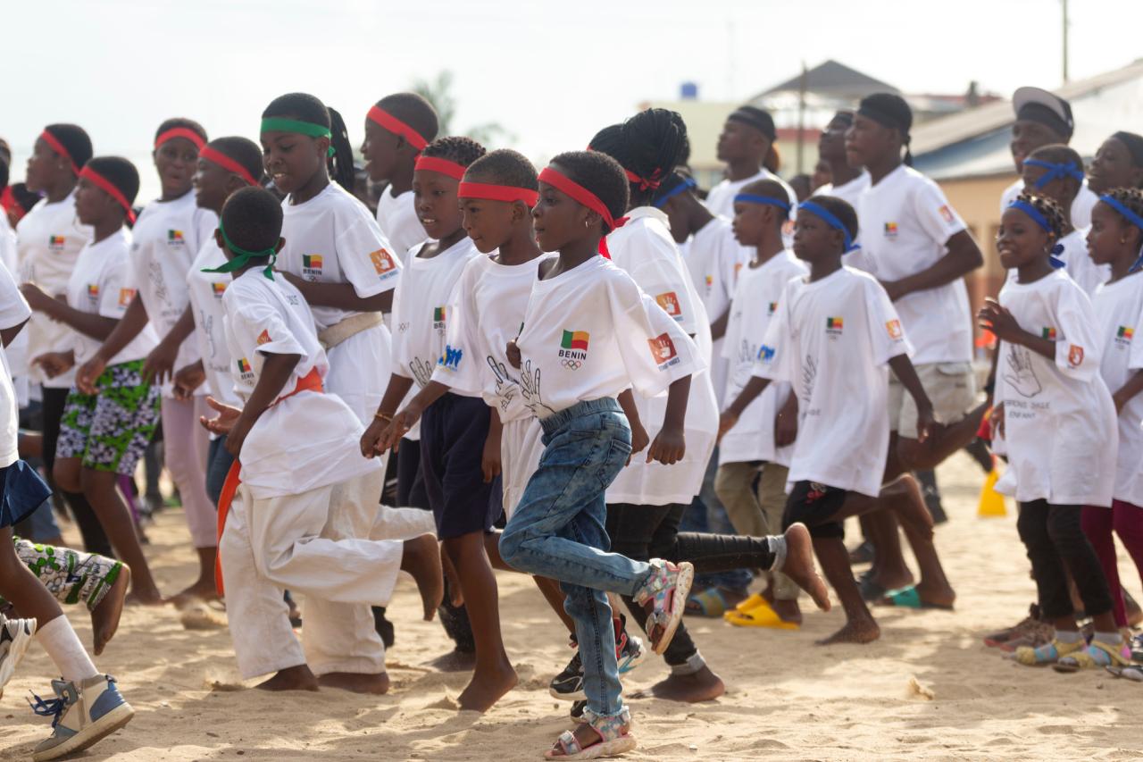 Lire la suite à propos de l’article Journée des Droits de l’Enfant : le CNOS-BEN a rassemblé plus de 200 enfants autour du sport et des valeurs olympiques