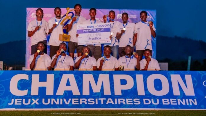 Lire la suite à propos de l’article Jeux Universitaires du Bénin, Savalou 2025: FLASH UP, maître du volley-ball universitaire