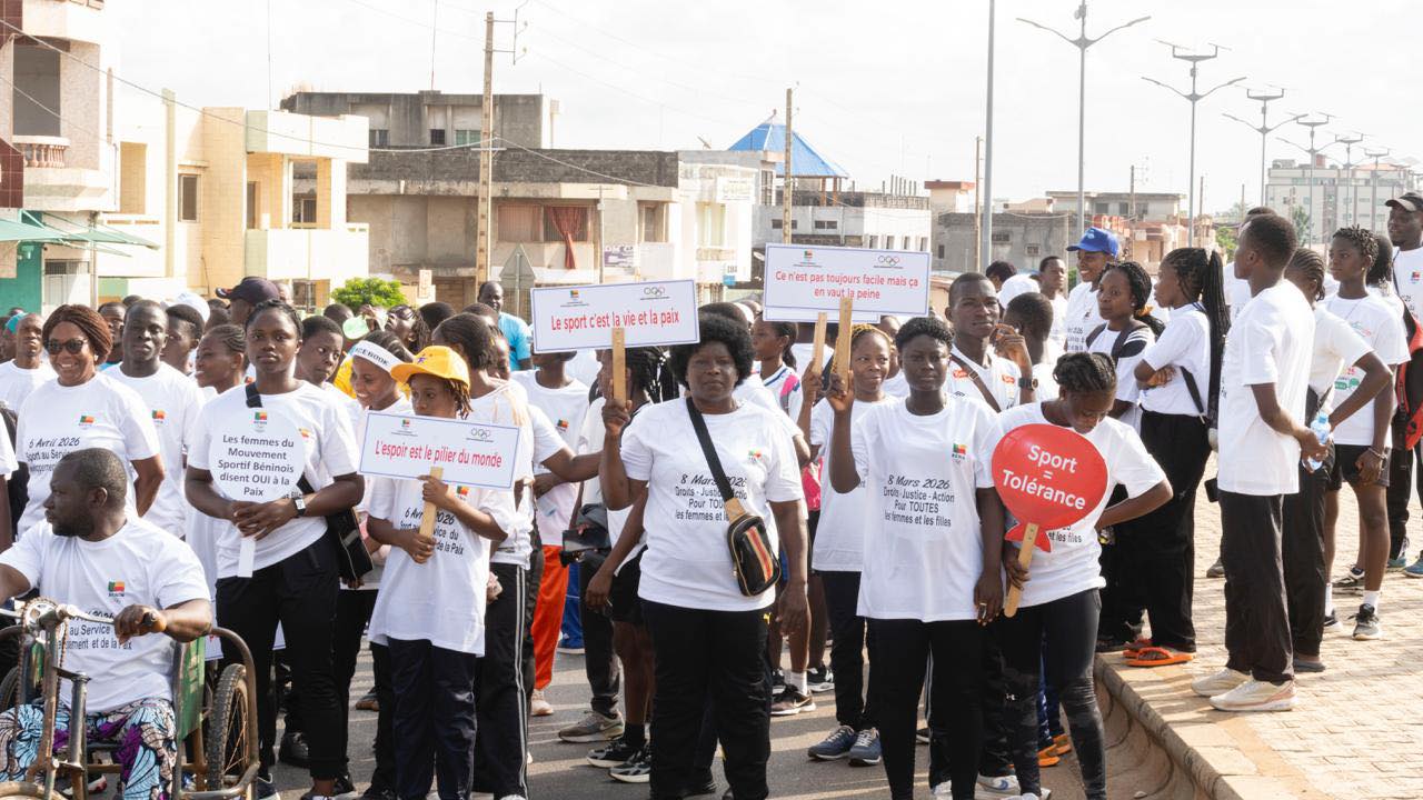 Lire la suite à propos de l’article 6 Mars: le CNOS Ben célèbre le sport comme levier de paix et de développement
