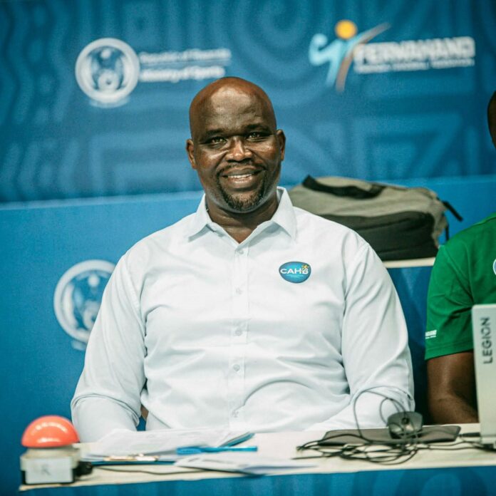 Lire la suite à propos de l’article Commission Arbitrage et Règles de Jeu de la FBHB: Jonas ALLADE prend les rênes