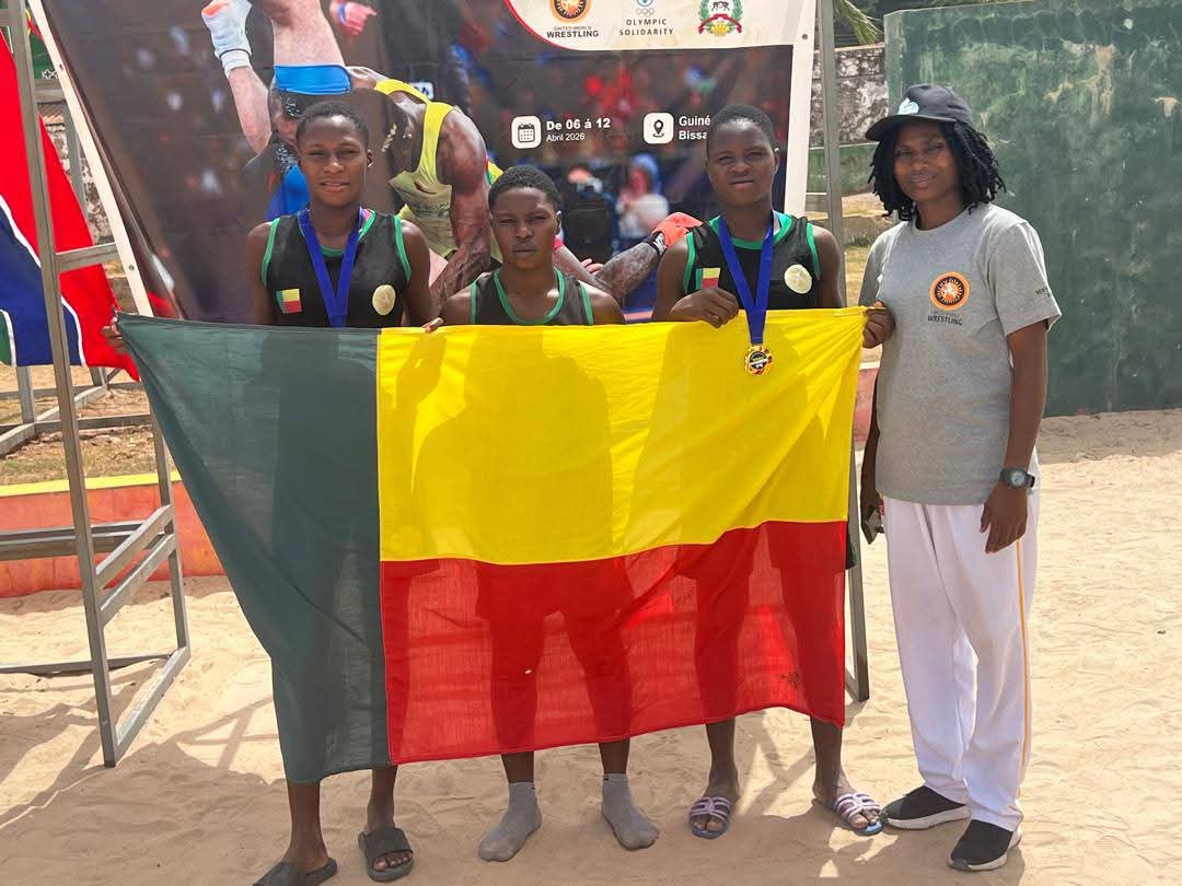 You are currently viewing Lutte – Tournoi REDT Bissau 2026 : Les Amazones du Bénin brillent avec quatre médailles d’or et un podium historique